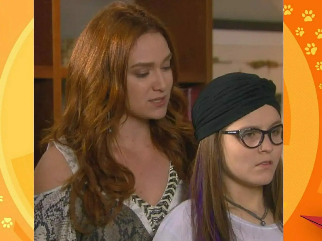 Regina (Maria Pinna) e Isabela (Larissa Manoela) em Cúmplices de um Resgate