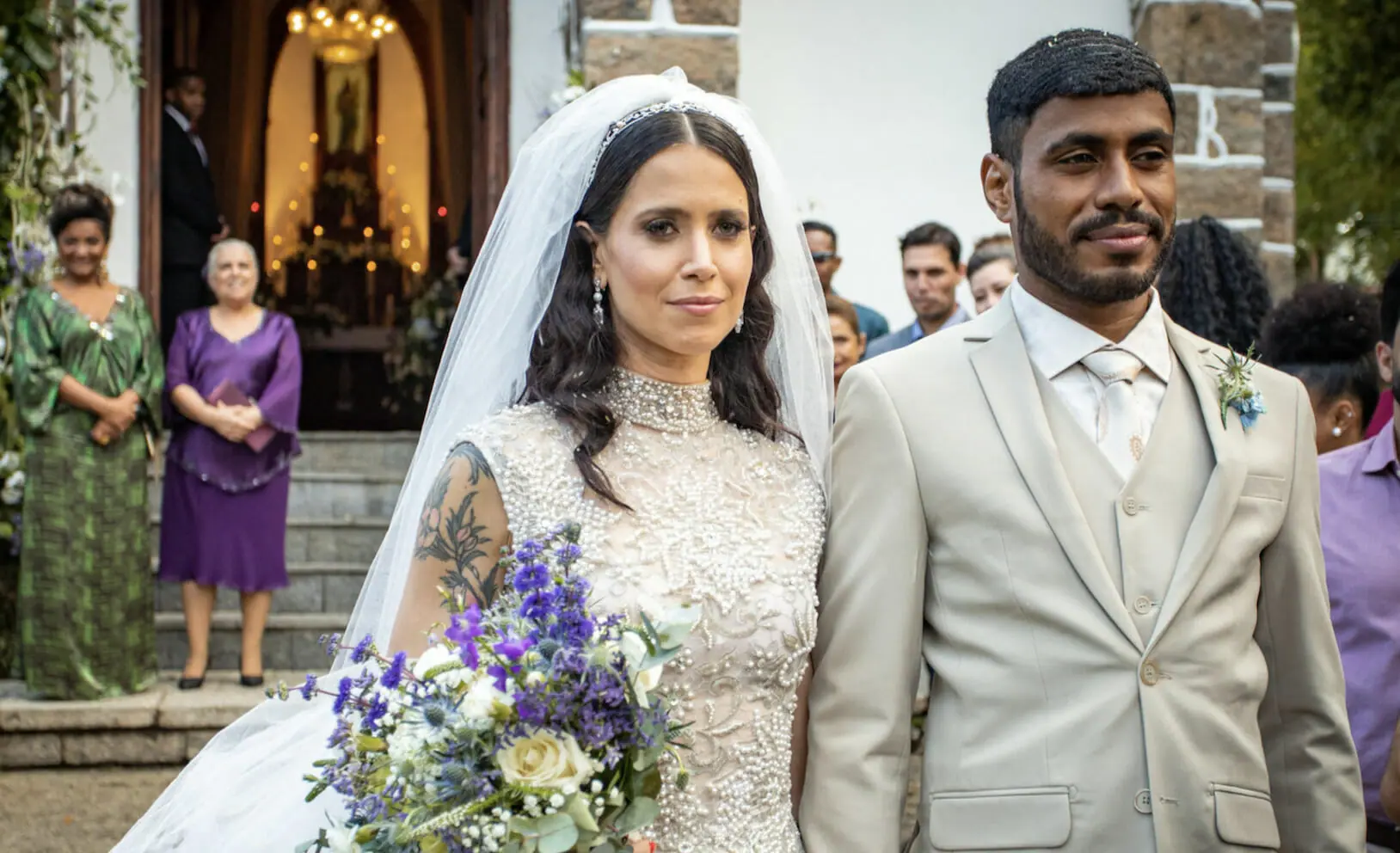 Casamento de Regina (Mel Lisboa) e Leonardo (Ícaro Silva) em Cara e Coragem