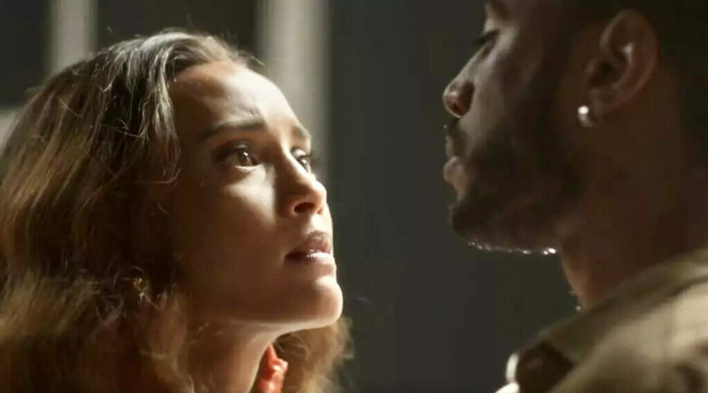 Clarice (Ta&iacute;s Ara&uacute;jo) e Leonardo (&Iacute;caro Silva) em Cara e Coragem