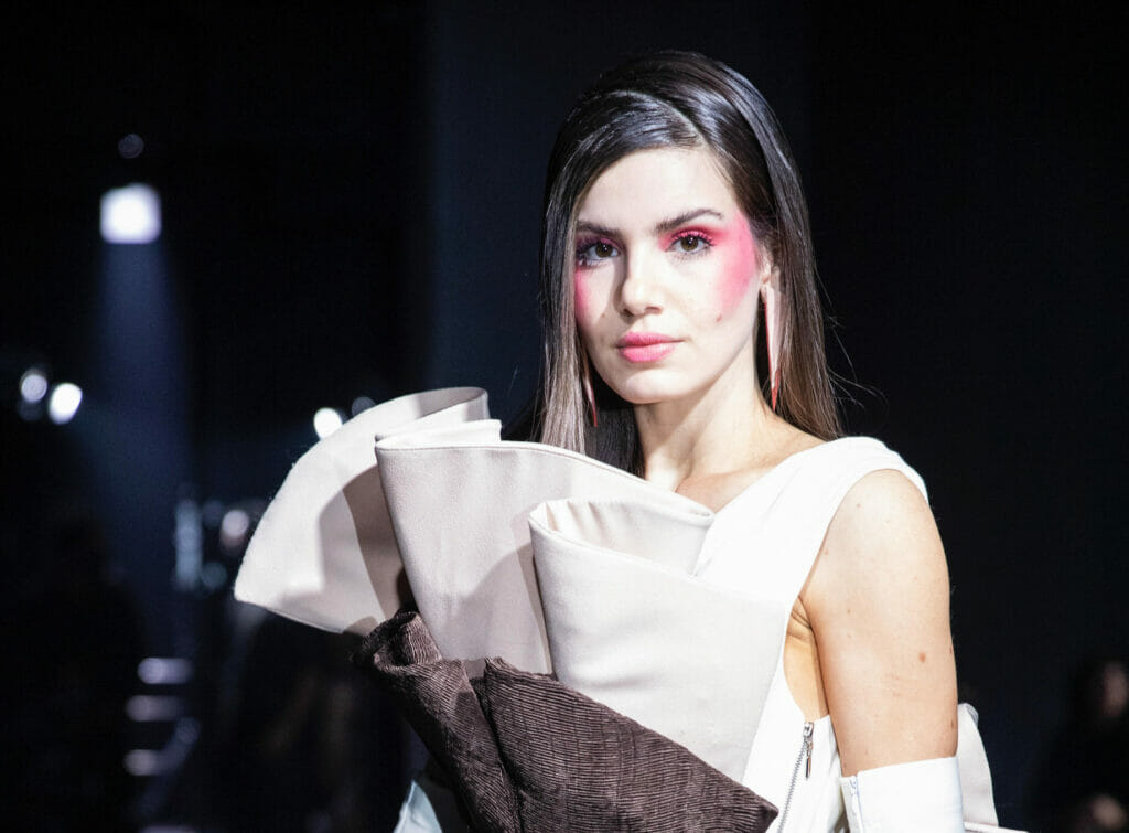 Angel (Camila Queiroz) em verdades Secretas 2