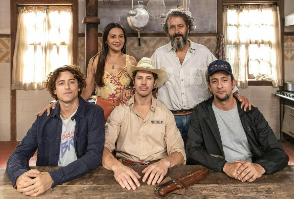 José Leôncio (Marcos Palmeira), Filó (Dira Paes), Jove (Jesuíta Barbosa), Tadeu (Zé Loreto) e Zé Lucas (Irandhir Santos) em Pantanal