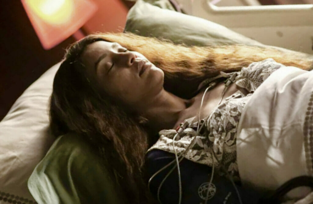 Clarice (Ta&iacute;s Ara&uacute;jo) em Cara e Coragem