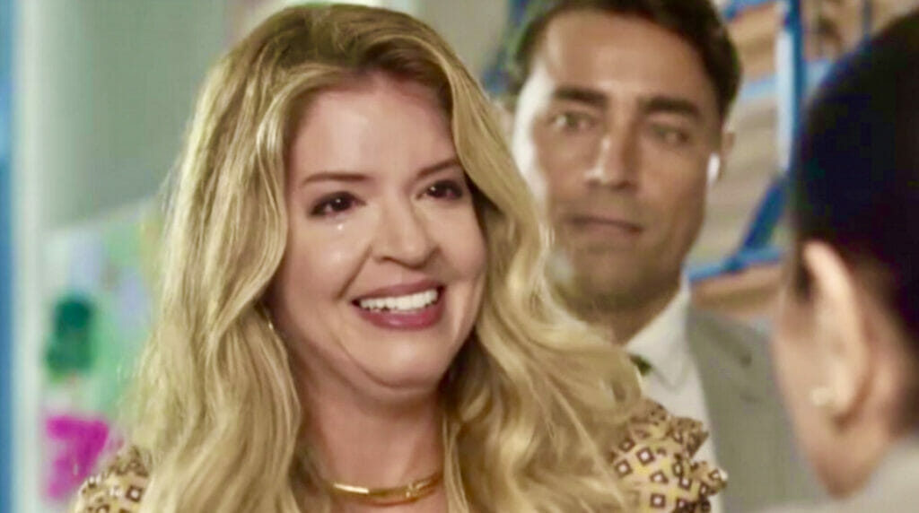 Rebeca (Mariana Santos), Danilo (Ricardo Pereira) e Célia (Stela Freitas) em Cara e Coragem