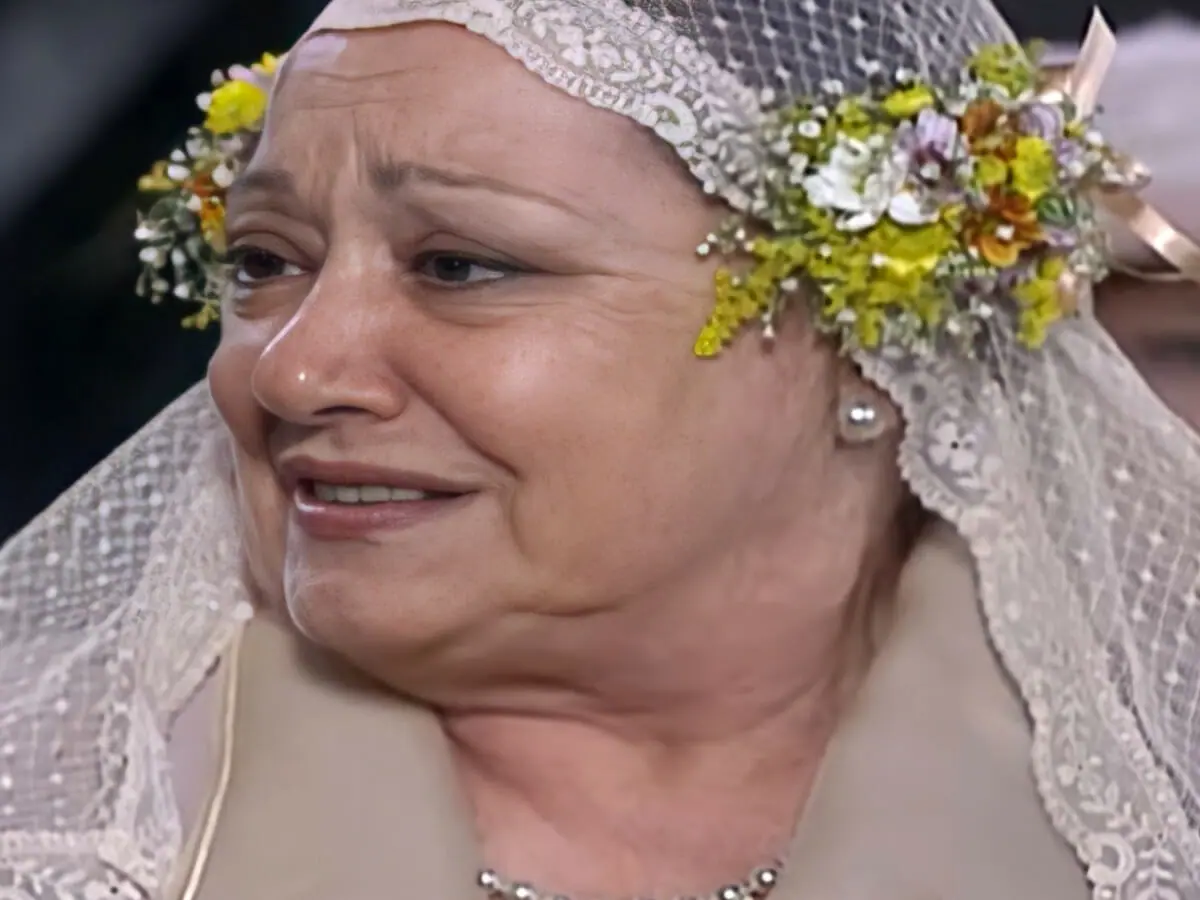Dona Mimosa (Suely Franco) em O Cravo e a Rosa