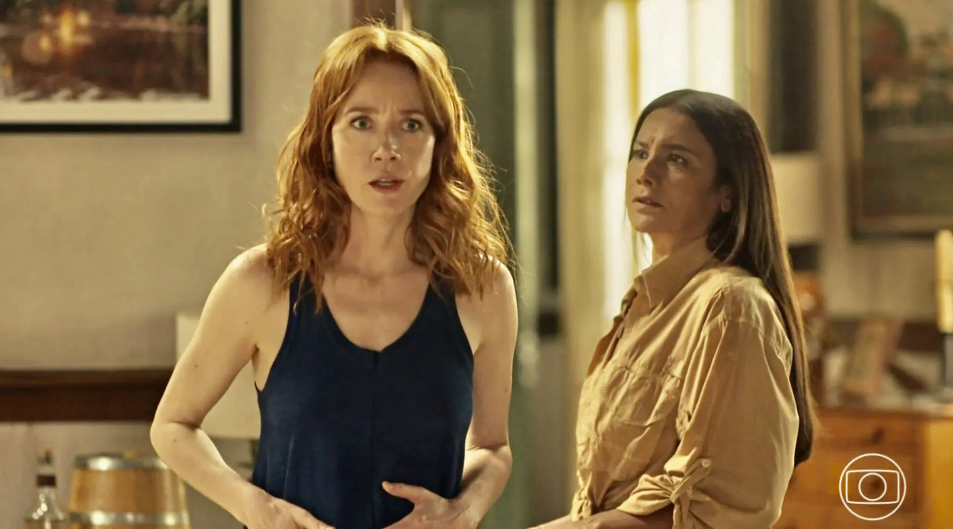 Irma (Camila Morgado) e Filó (Dira Paes) em Pantanal