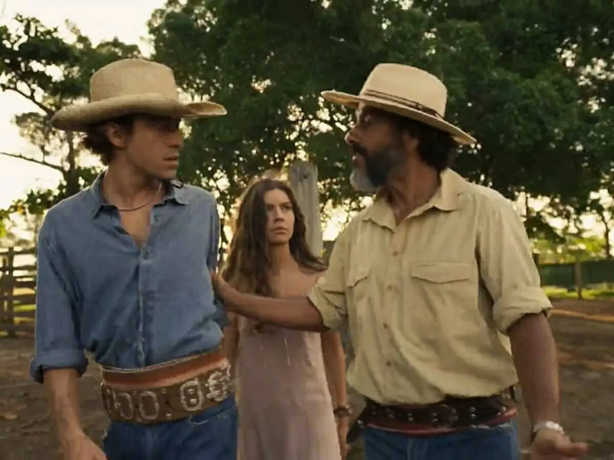 Juma (Alanis Guillen), José Leôncio (Marcos Palmeira) e Jove (Jesuiíta Barbosa) de Pantanal