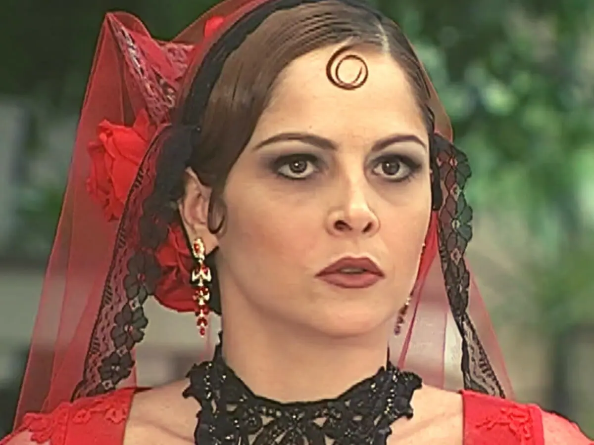 Marcela (Drica Moraes) em O Cravo e a Rosa