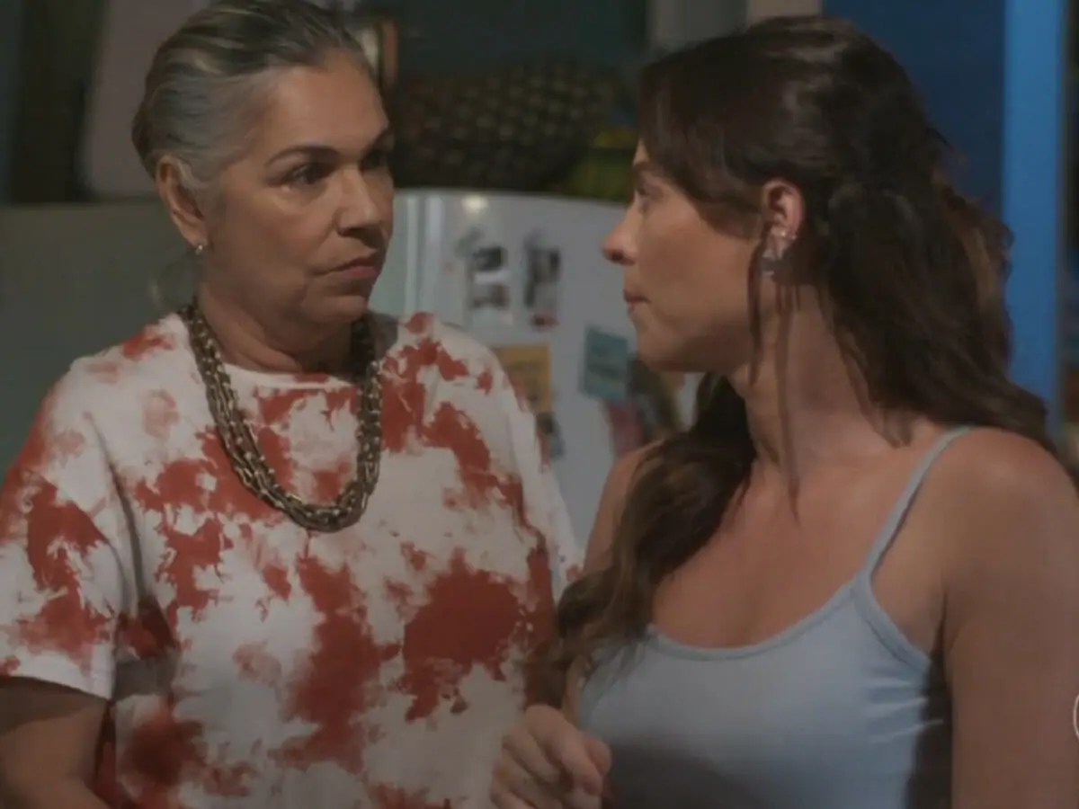 Nadir (Stella Maria Rodrigues) e Pat (Paolla Oliveira) de Cara e Coragem