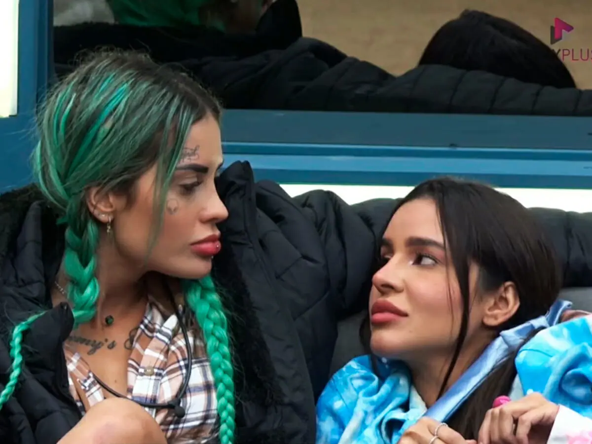 Tati Zaqui e Kerline Cardoso em A Fazenda 14