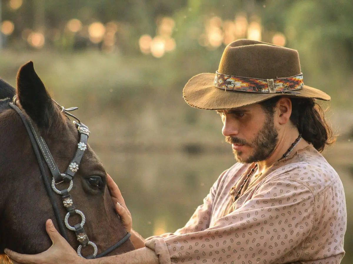 Trindade (Gabriel Sater) em Pantanal