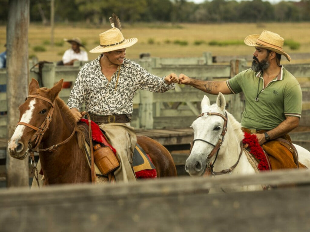 Zaquieu (Silvero Pereira) e Alcides (Juliano Cazarré)