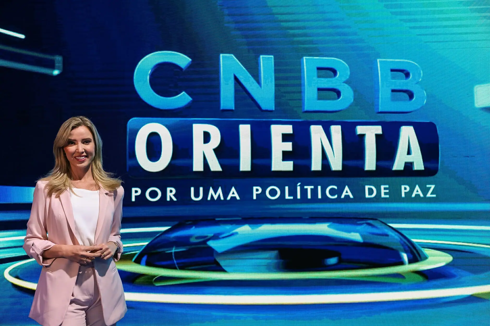 A jornalista Camila Morais no CNBB Orienta Por Uma Política de Paz