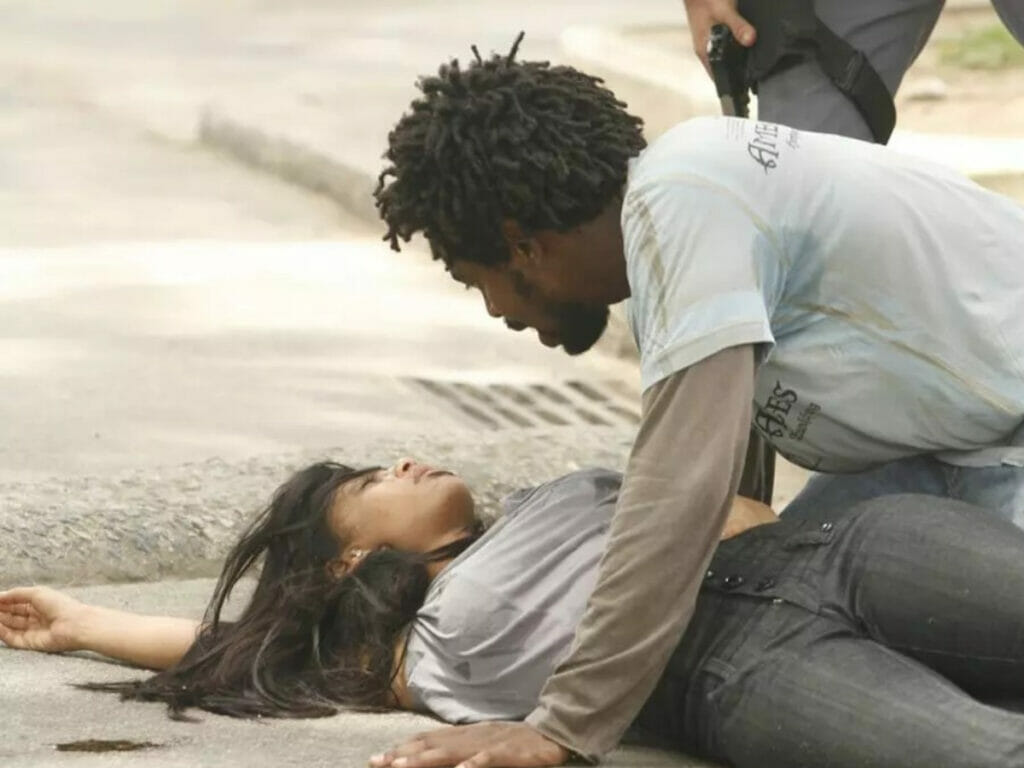 Alícia (Taís Araújo) leva um tiro