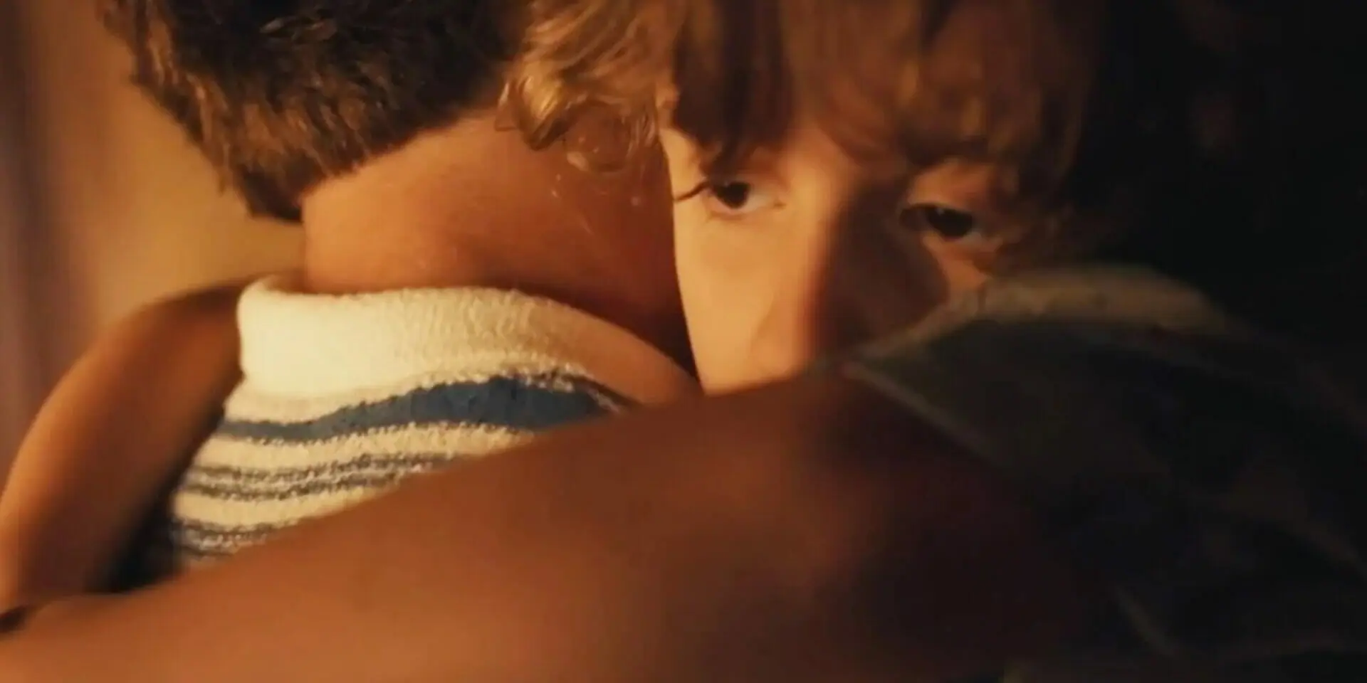 Ari (Chay Suede) e Tonho (Vicente Alvite) de Travessia
