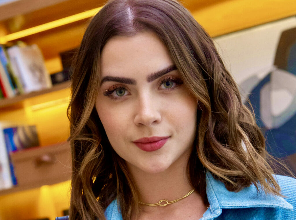 Chiara (Jade Picon) em Travessia