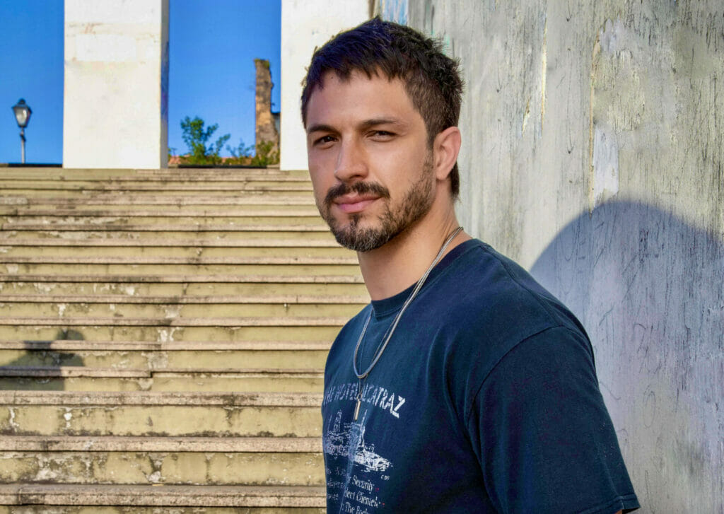 Oto (Romulo Estrela) em Travessia
