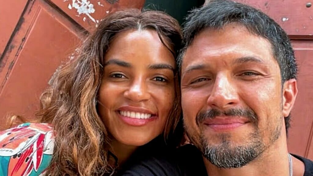 Brisa (Lucy Alves) e Oto (Romulo Estrela) em Travessia (1)