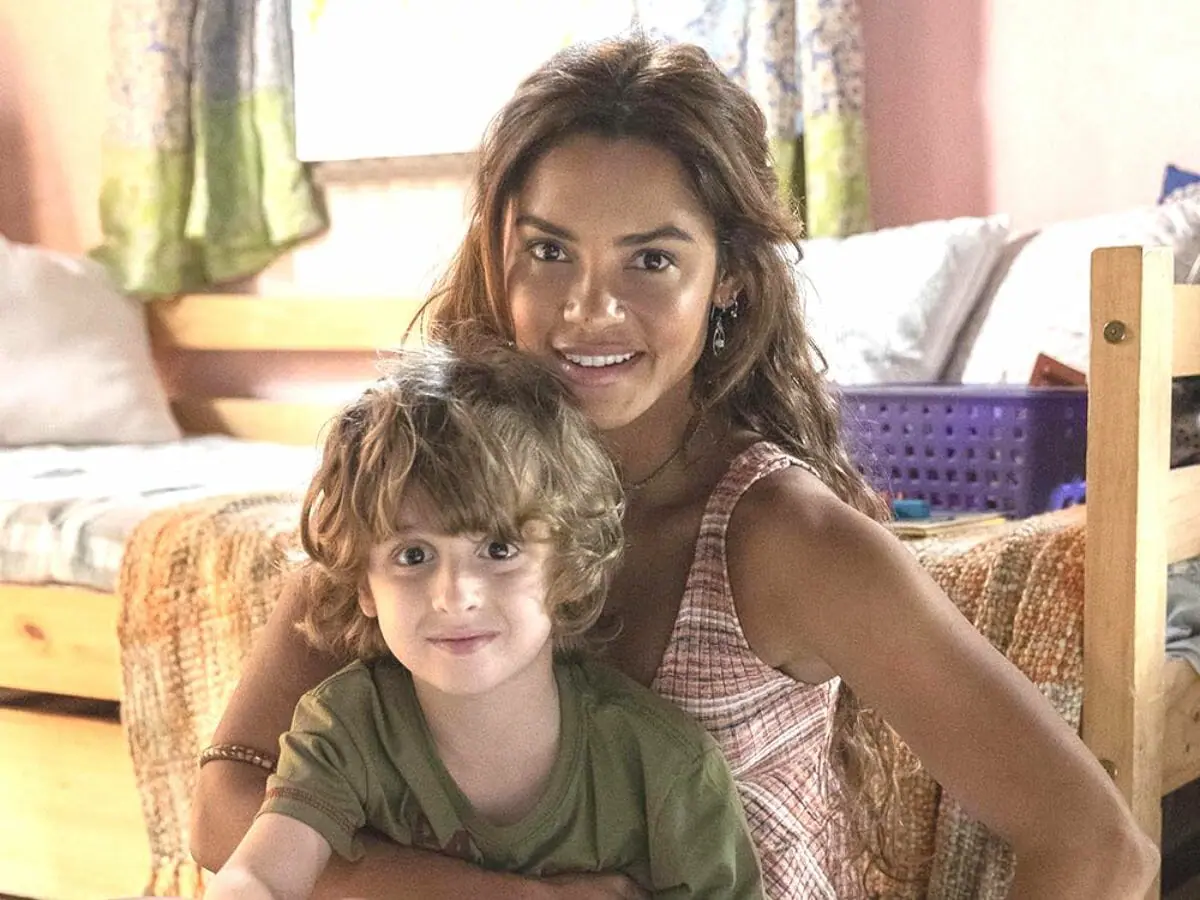 Brisa (Lucy Alves) e Tonho (Vicente Alvite) em Travessia