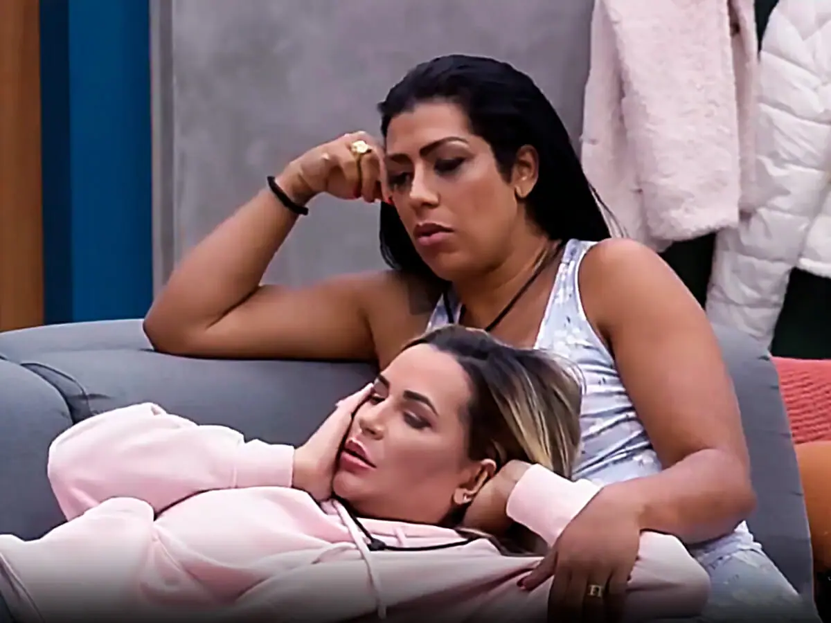 Deolane Bezerra e Moranguinho em A Fazenda 14