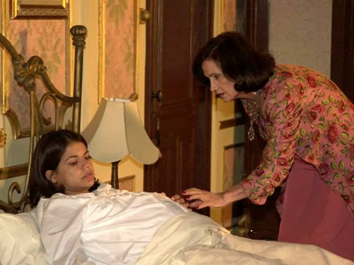 Graça (Nívea Stelmann) e Margot (Rosamaria Murtinho) em Chocolate com Pimenta