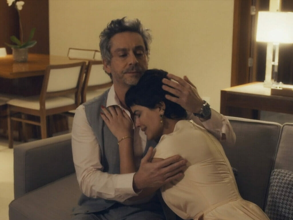 Leonor (Vanessa Giácomo) e Stenio (Alexandre Nero) em Travessia