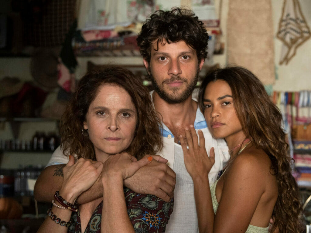 Núbia (Drica Moraes), Ari (Chay Suede) e Brisa (Lucy Alves)