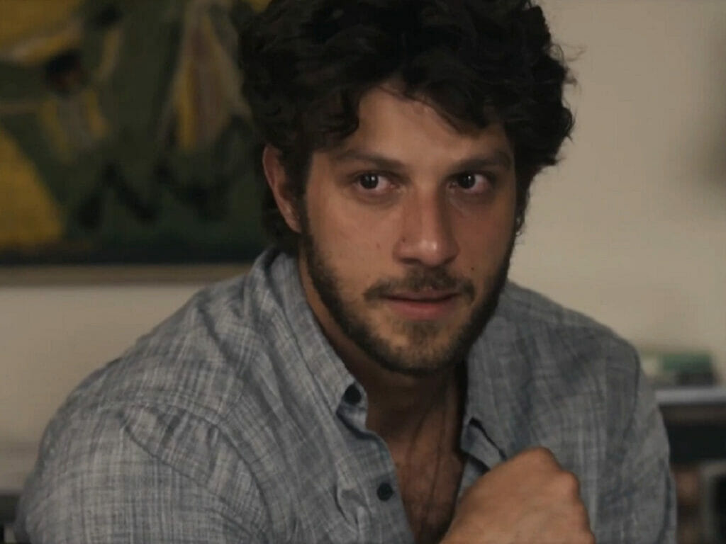 Ari (Chay Suede) em Travessia