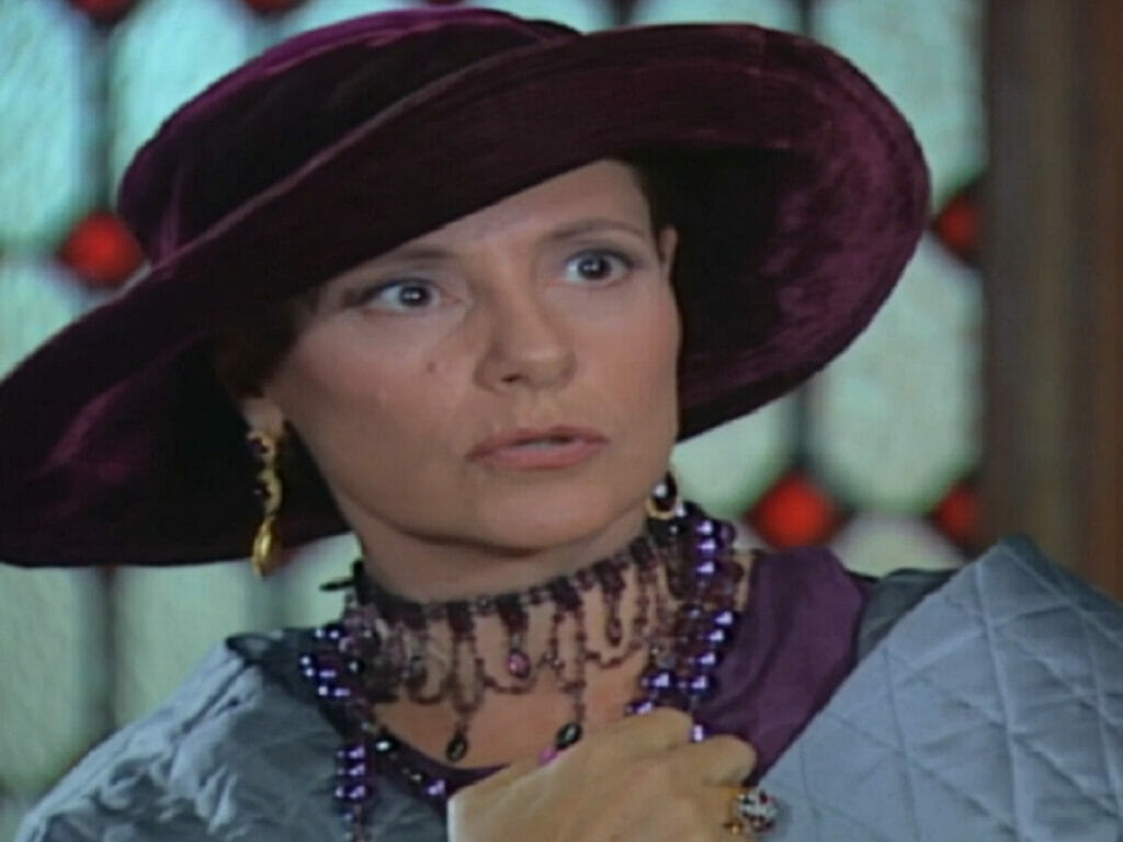 Jezebel (Elizabeth Savala) em Chocolate com Pimenta