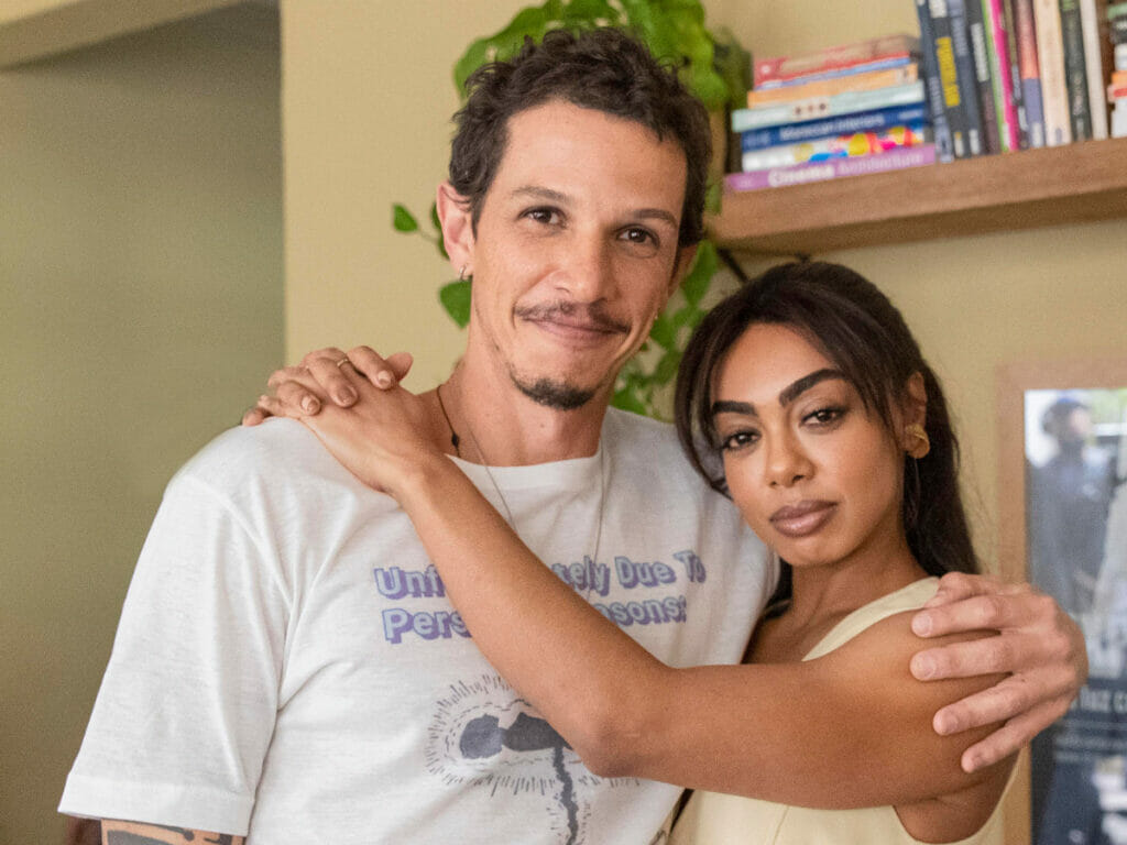 Talita (Dandara Mariana) e Gil (Rafael Losso) em Travessia