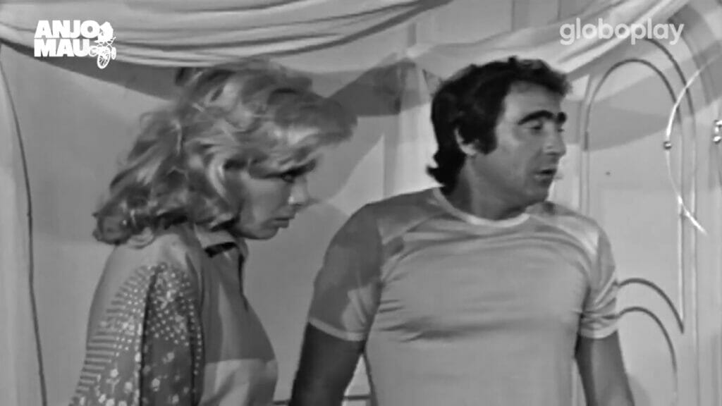 Paula (Vera Gimenez) e Ricardo (Luís Gustavo) na primeira versão de Anjo Mau