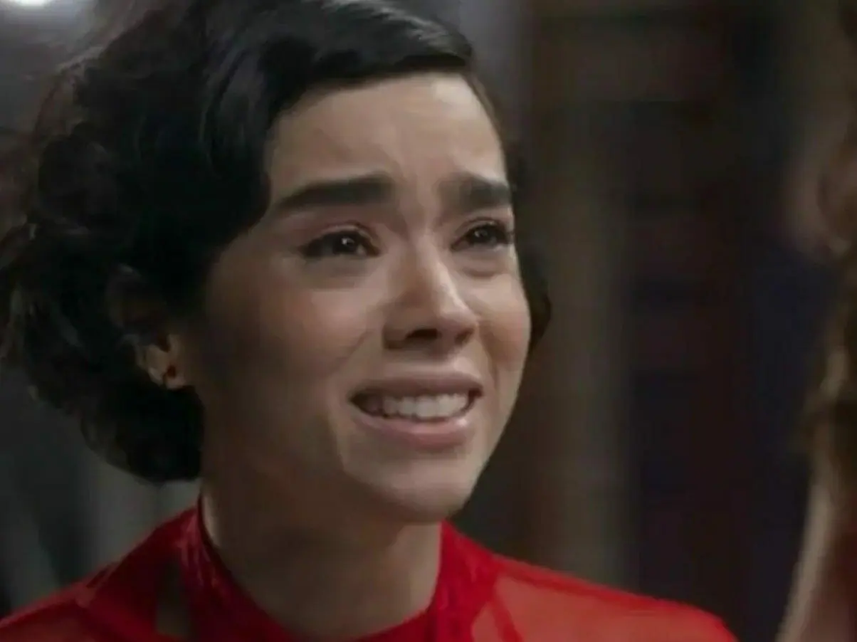 Ísis (Mika Makino) em Cara e Coragem