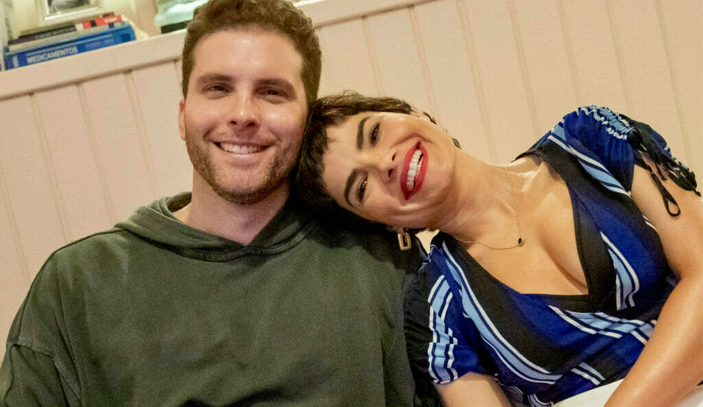 Ca&iacute;que (Thiago Fragoso) e Leonor (Vanessa Gi&aacute;como) em Travessia