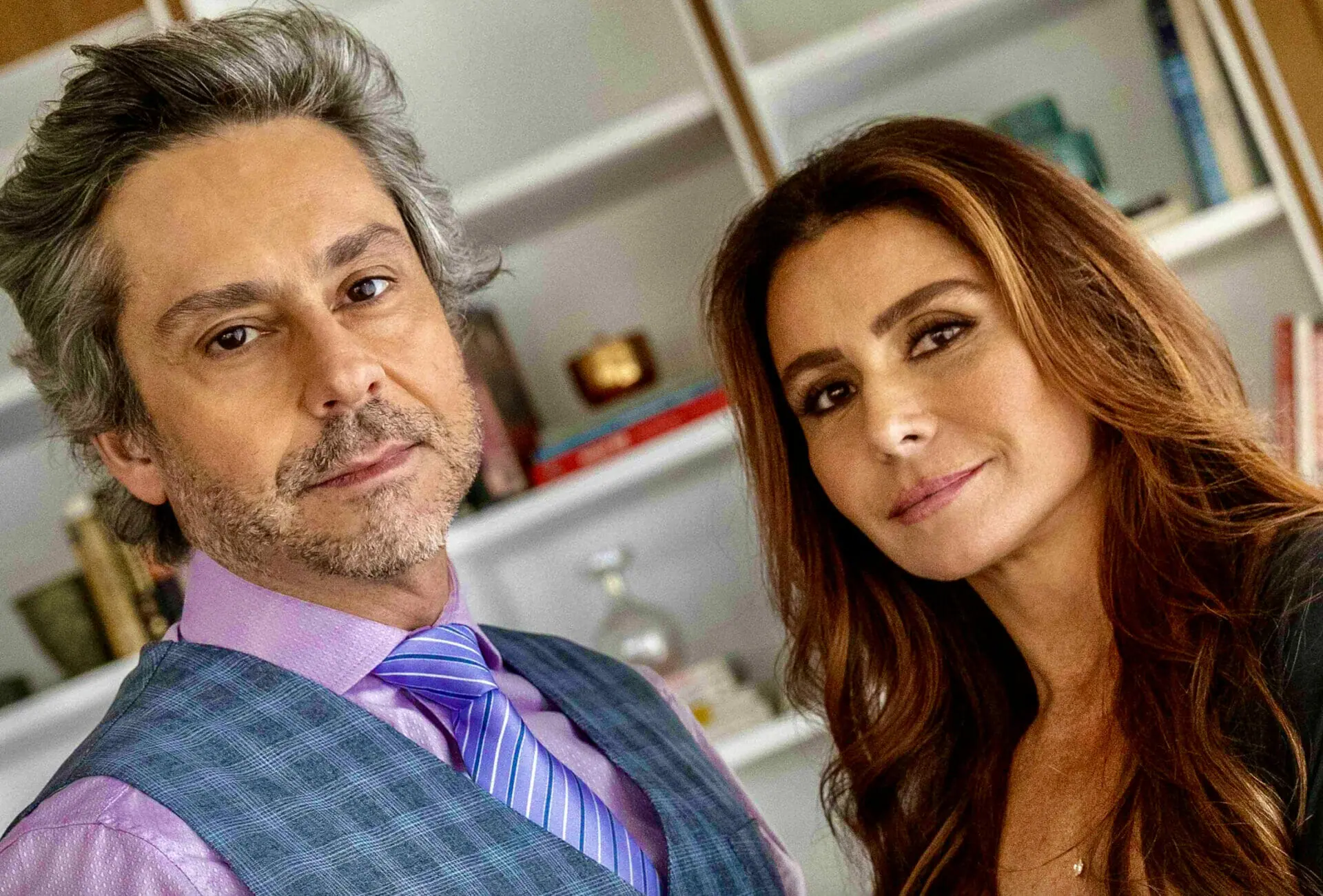 Stenio (Alexandre Nero) e Helô (Giovanna Antonelli) em Travessia