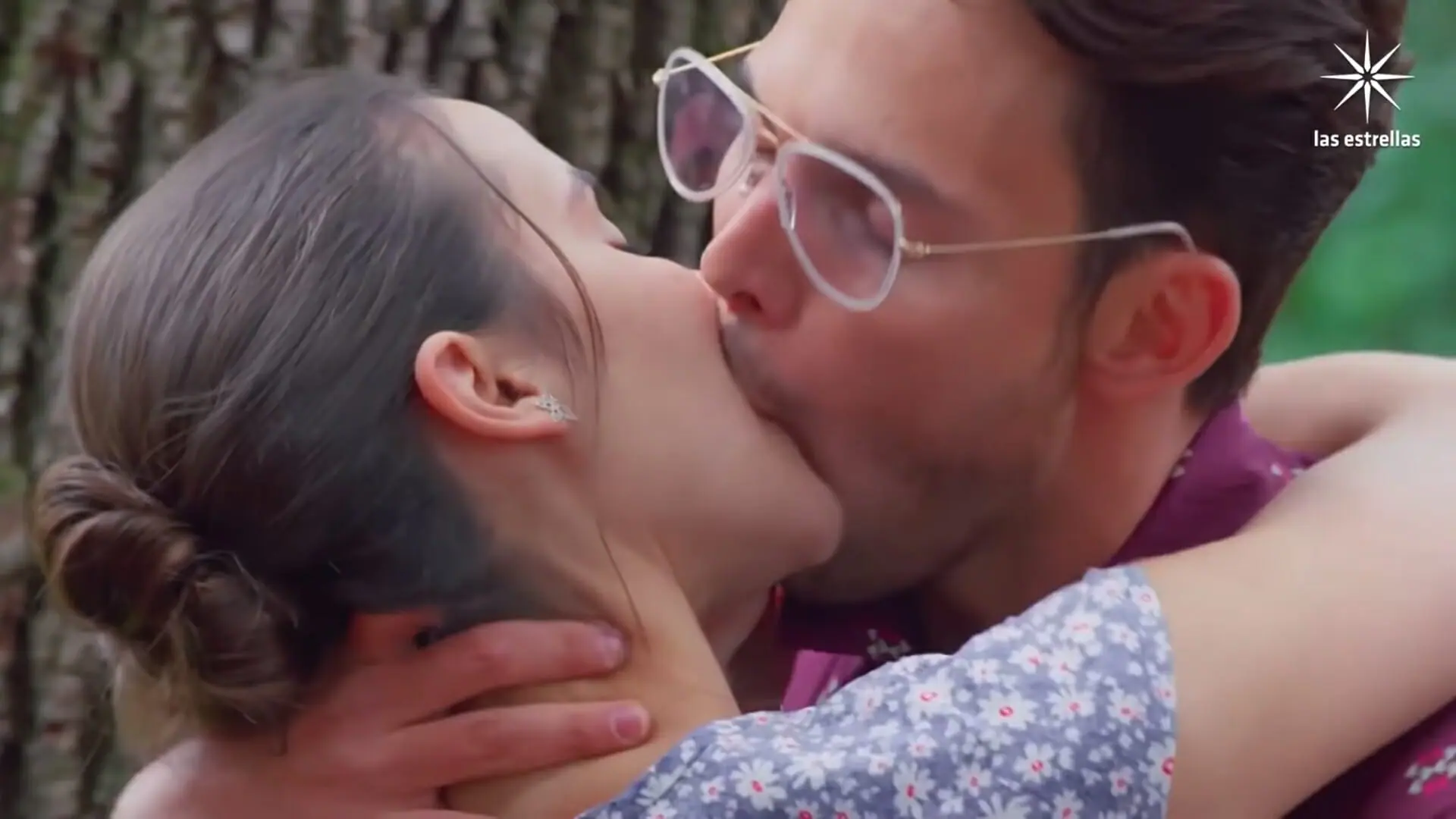 Dafne (Julia Urbini) e Gael (Emmanuel Palomares) de Vencer o Desamor