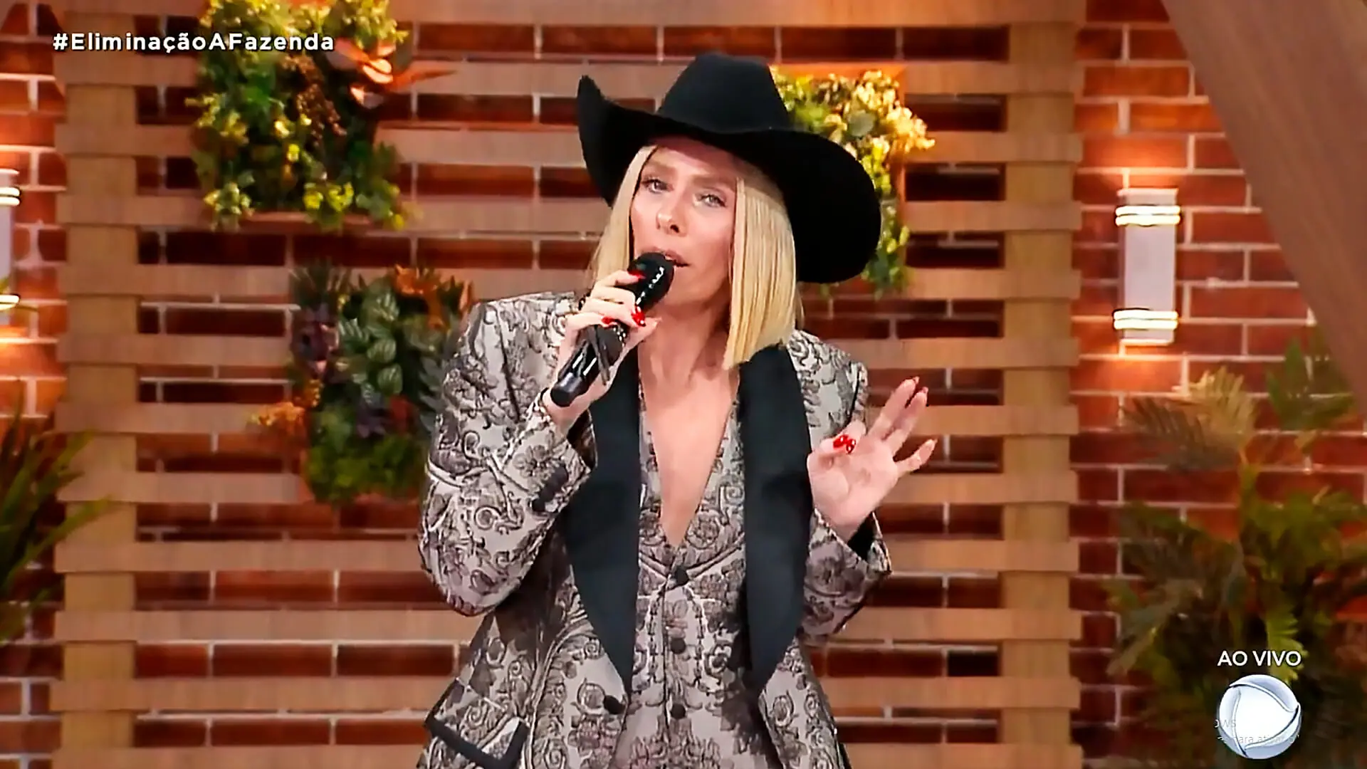 Adriane Galisteu apresenta A Fazenda 14
