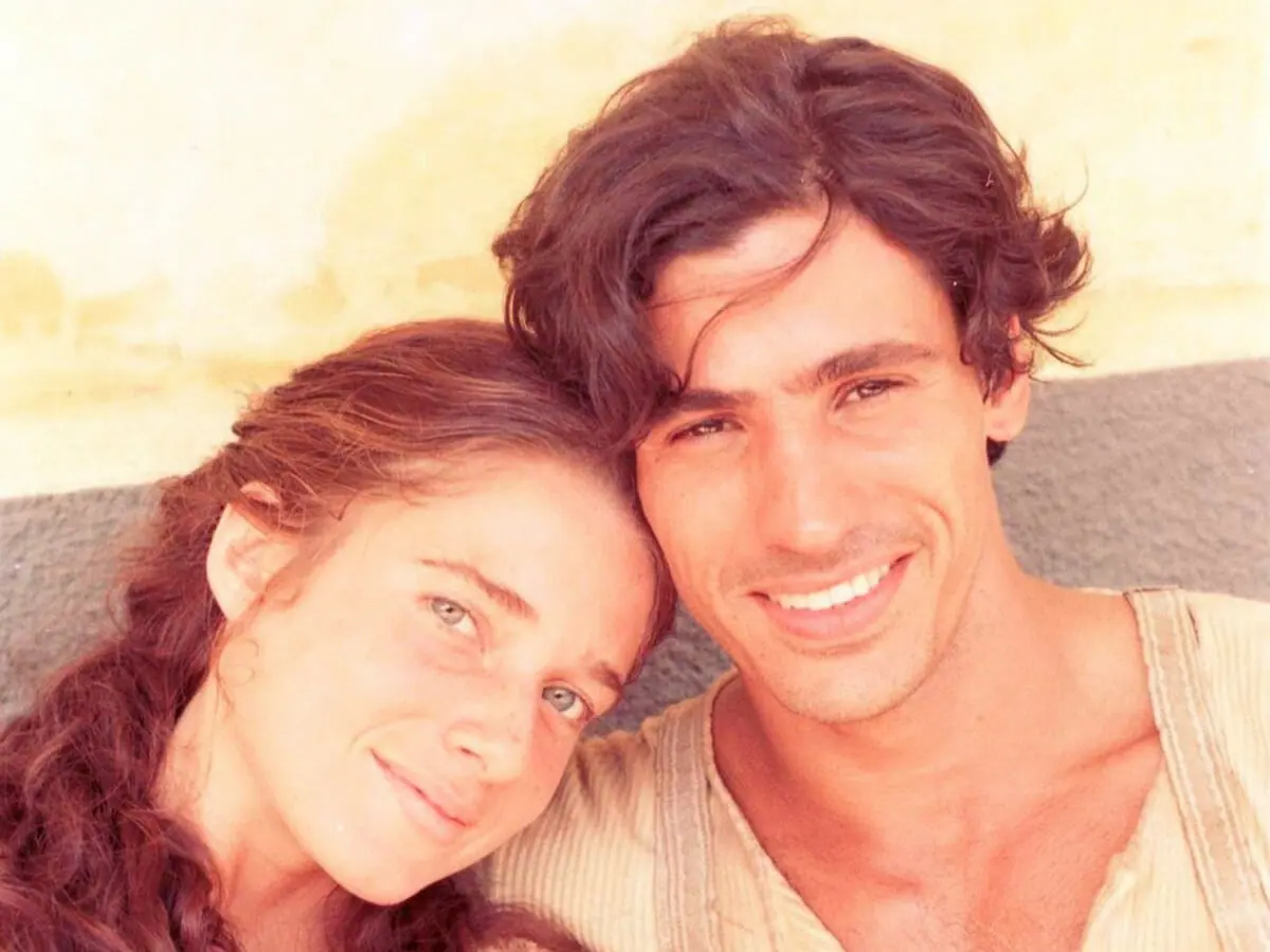 Giovanna (Letícia Spiller) e Enrico (Leonardo Brício) em O Rei do Gado