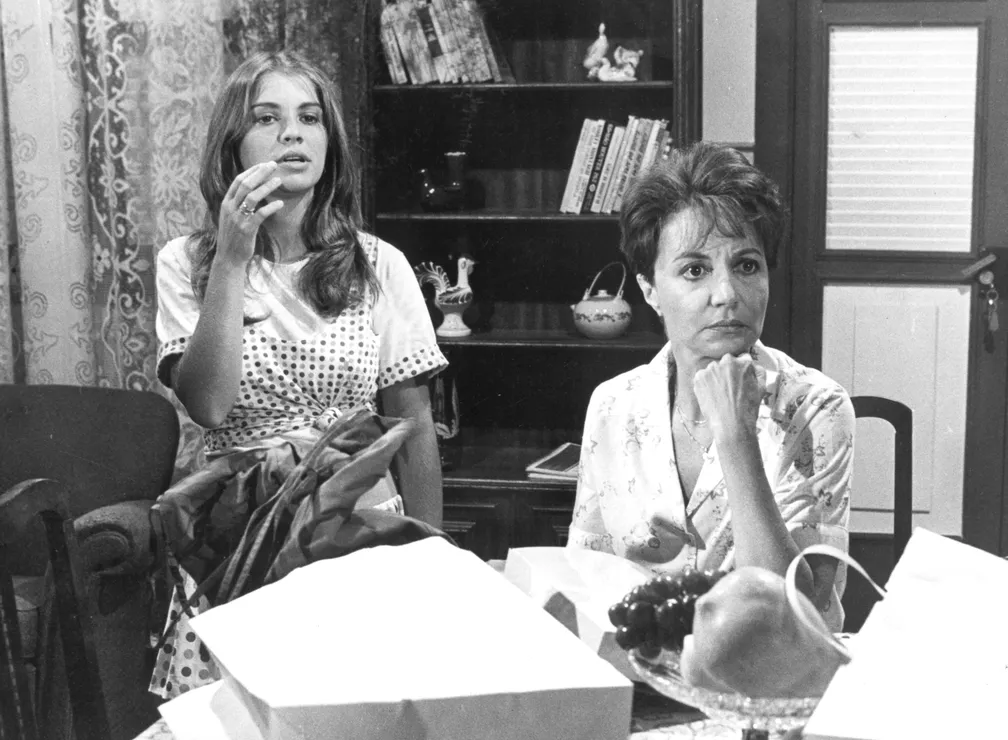 Nina (Tássia Camargo) e Joana (Cleyde Blota) em Pão-Pão, Beijo-Beijo