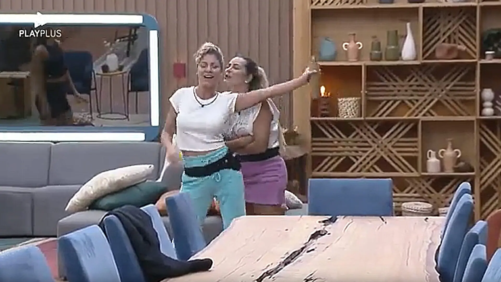Bárbara Borges e Deolane Bezerra em A Fazenda 14