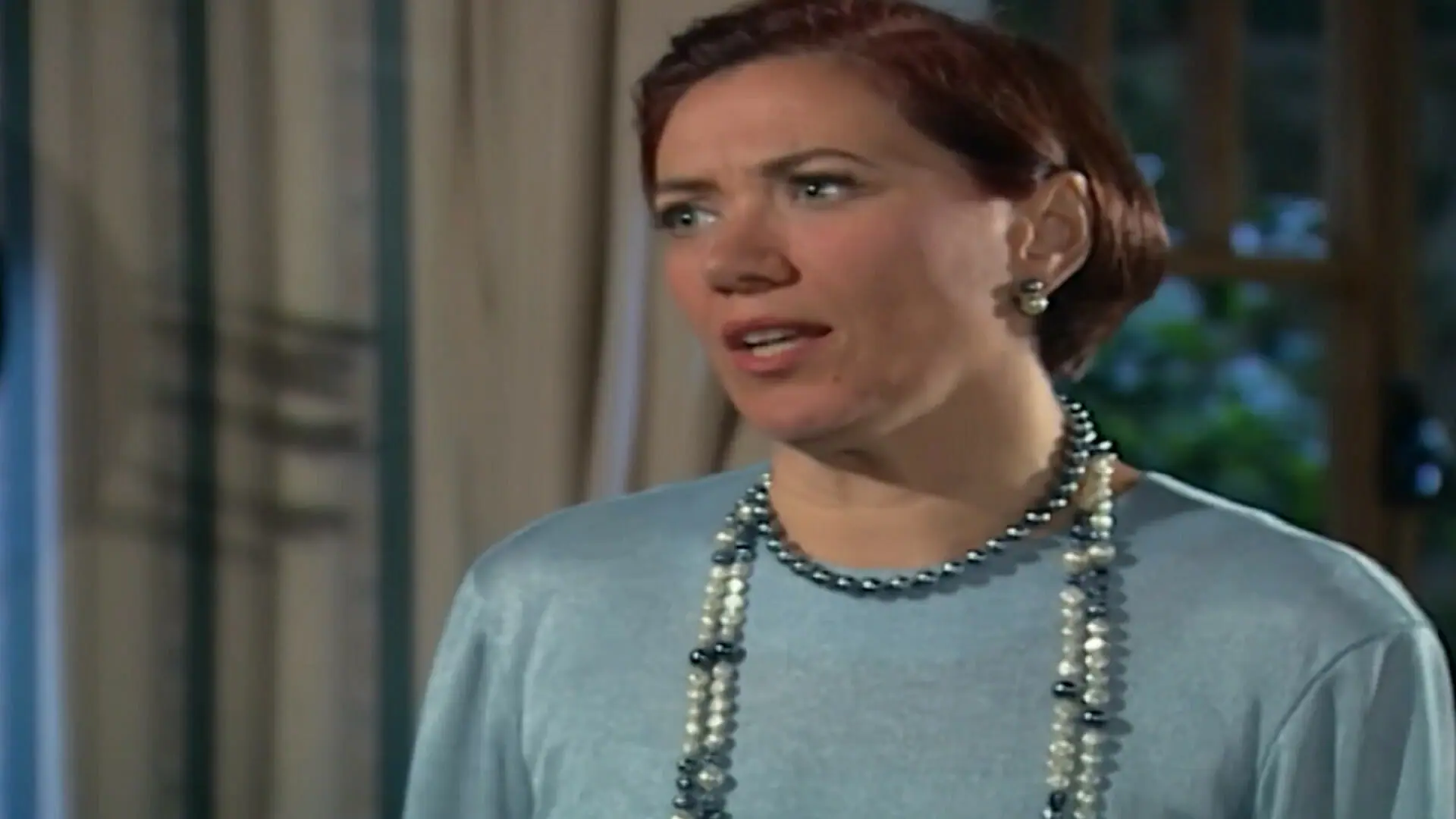Jezebel (Elizabeth Savala) em Chocolate com Pimenta