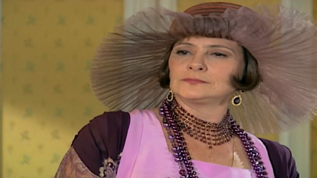 Jezebel (Elizabeth Savala) em Chocolate com Pimenta