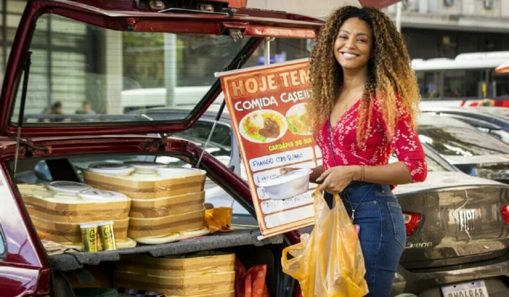 Sheron Menezzes é Solange (Sol)