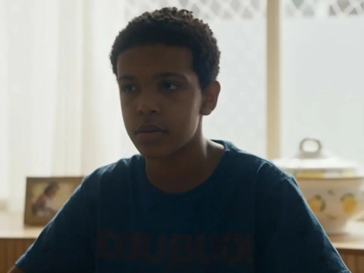 Theo (Ricardo Silva) em Travessia