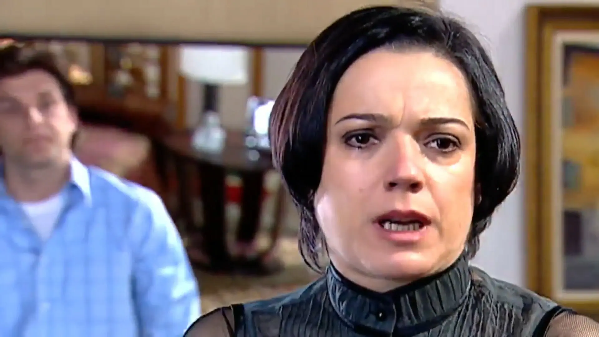 Beto (Rodolfo de Freitas) e Vitória (Bete Coelho) em Cristal