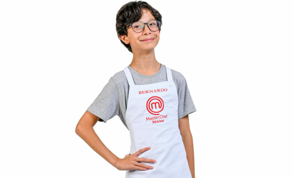 Bernardo, 11 anos: ator da série Bugados, do Gloob, é um menino falante e cheio de carisma e trocadilhos. Descendente de japoneses (o pai é o ator Daniel Uemura), tem muito orgulho da cultura e costumes de lá. Muito ligado à família, adora fazer massa para eles. Seu desejo é ser o melhor pai do mundo e cozinhar muito bem para seus futuros filhos. O competidor garante que vai conquistar os jurados com suas infinitas piadas, mas é através de suas caprichadas criações que espera levar o troféu do MasterChef Júnior para casa.