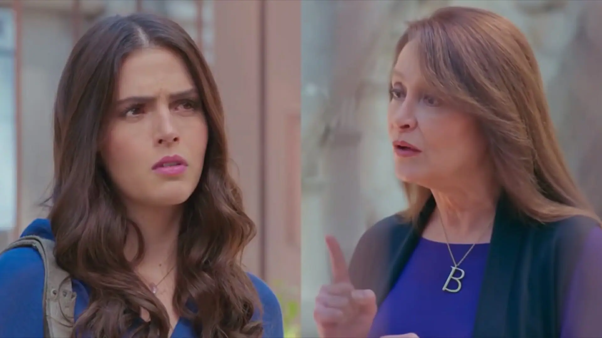 Ariadna (Claudia Álvarez) e Bárbara (Daniela Romo) de Vencer o Desamor