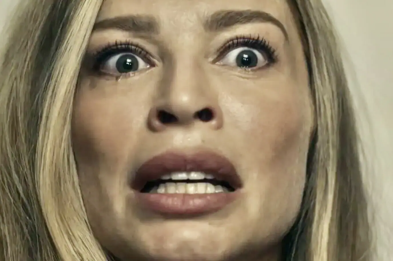 Débora (Grazi Massafera) em Travessia