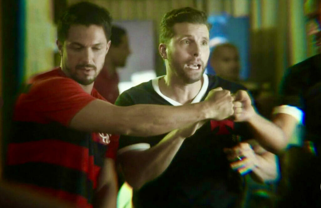 Oto (Romulo Estrela) e Caique (Thiago Fragoso) em Travessia