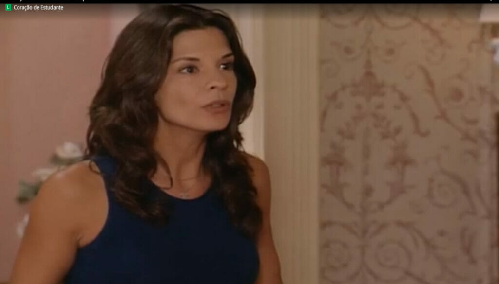 Clara (Helena Ranaldi) na novela Coração de Estudante