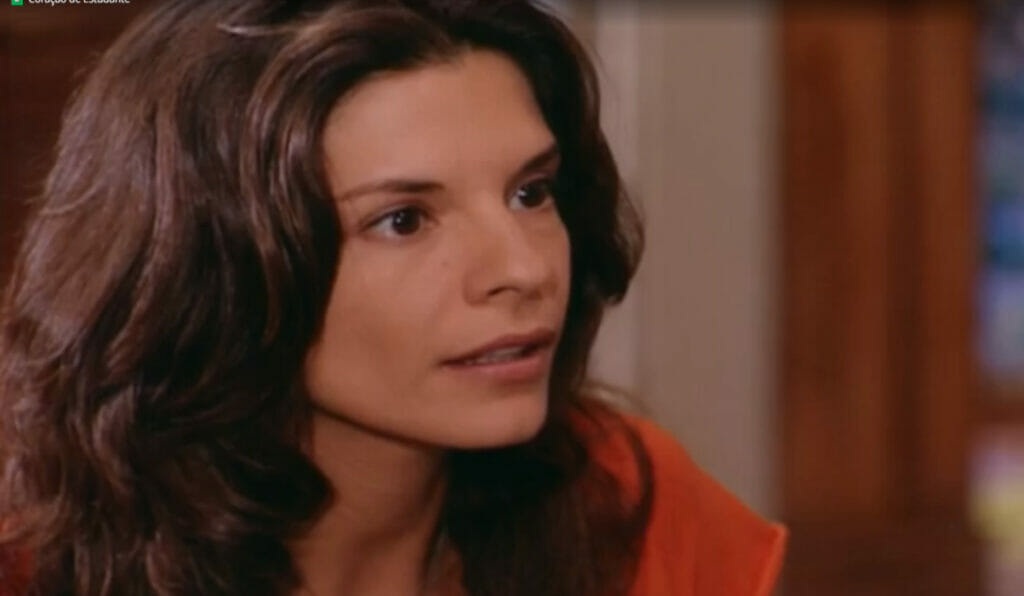 Clara (Helena Ranaldi) na trama de Coração de Estudante
