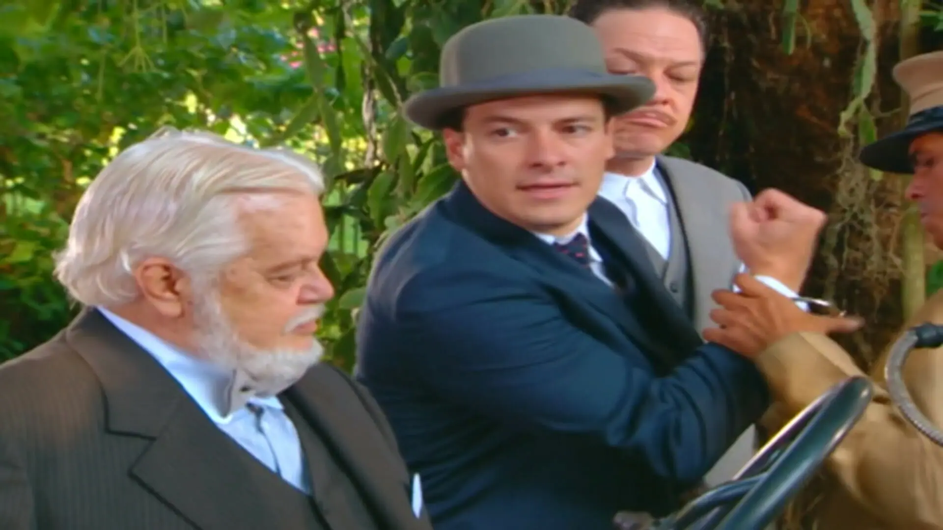Klaus (Cláudio Corrêa e Castro), Guilherme (Rodrigo Faro) e Terêncio (Ernani Moraes) de Chocolate com Pimenta